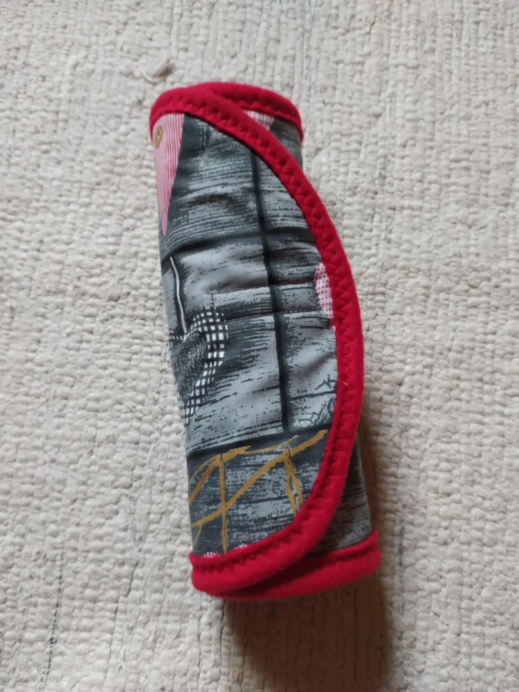 Penál na bločky a pastely SRDÍČKA NA ŠEDIVÉ