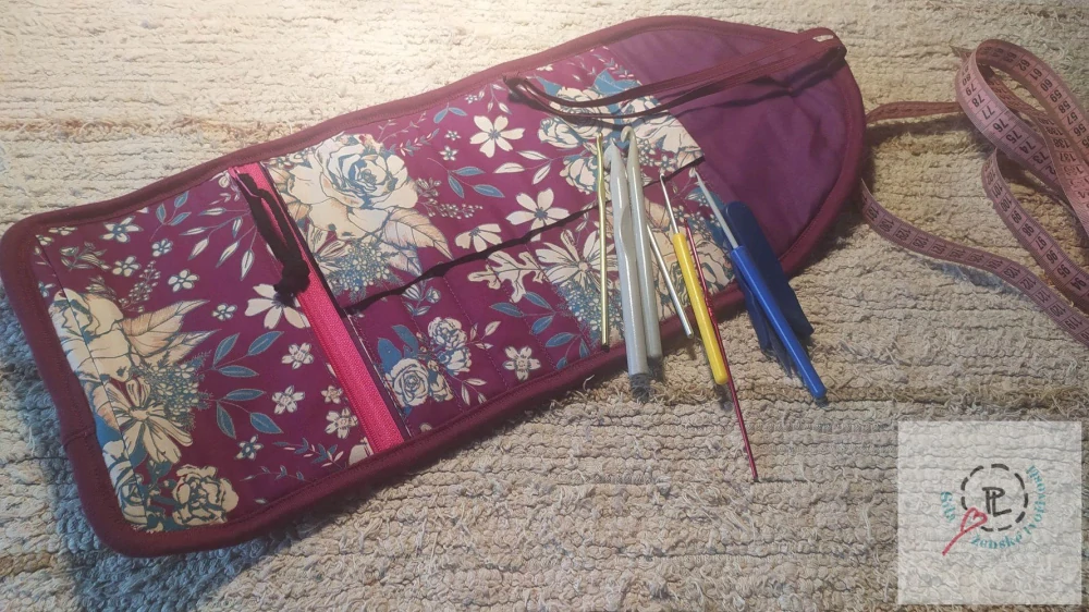 Penál na háčky fialové květy