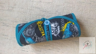 Waldorfský penál na bločky a voskovky TRUCKS