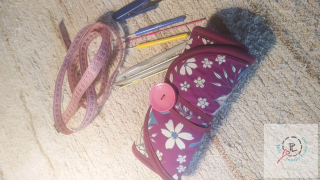 Penál na háčky fialové květy