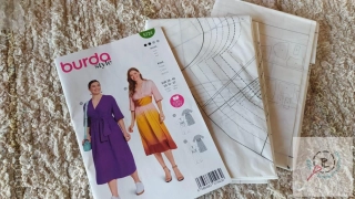 Střih na zavinovací šaty Burda 5724