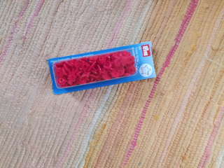 Plastové patentky červené hvězdičky